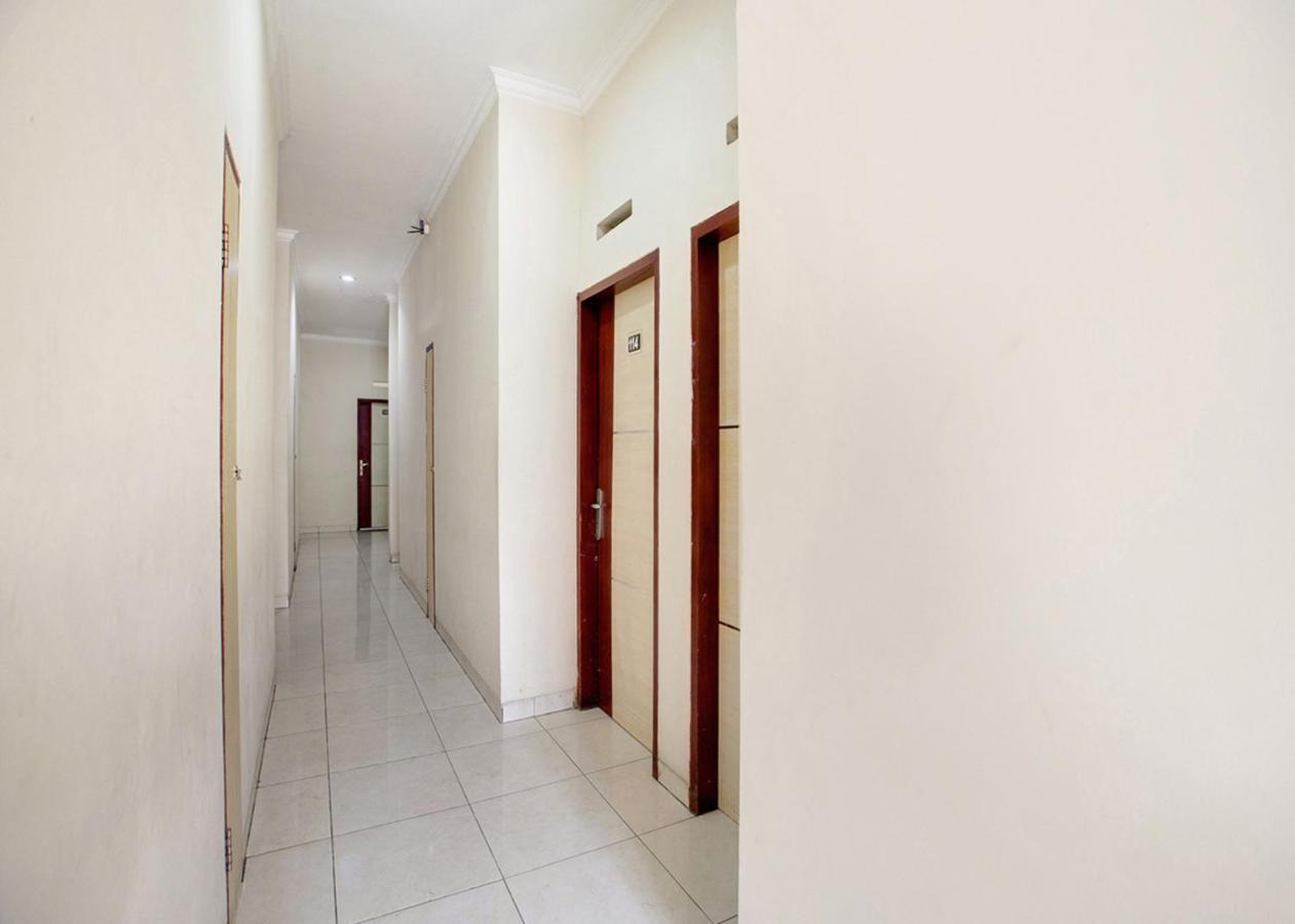 Oyo 2554 Hotel Arimbi Lama Dewi Sartika Bandung Eksteriør billede