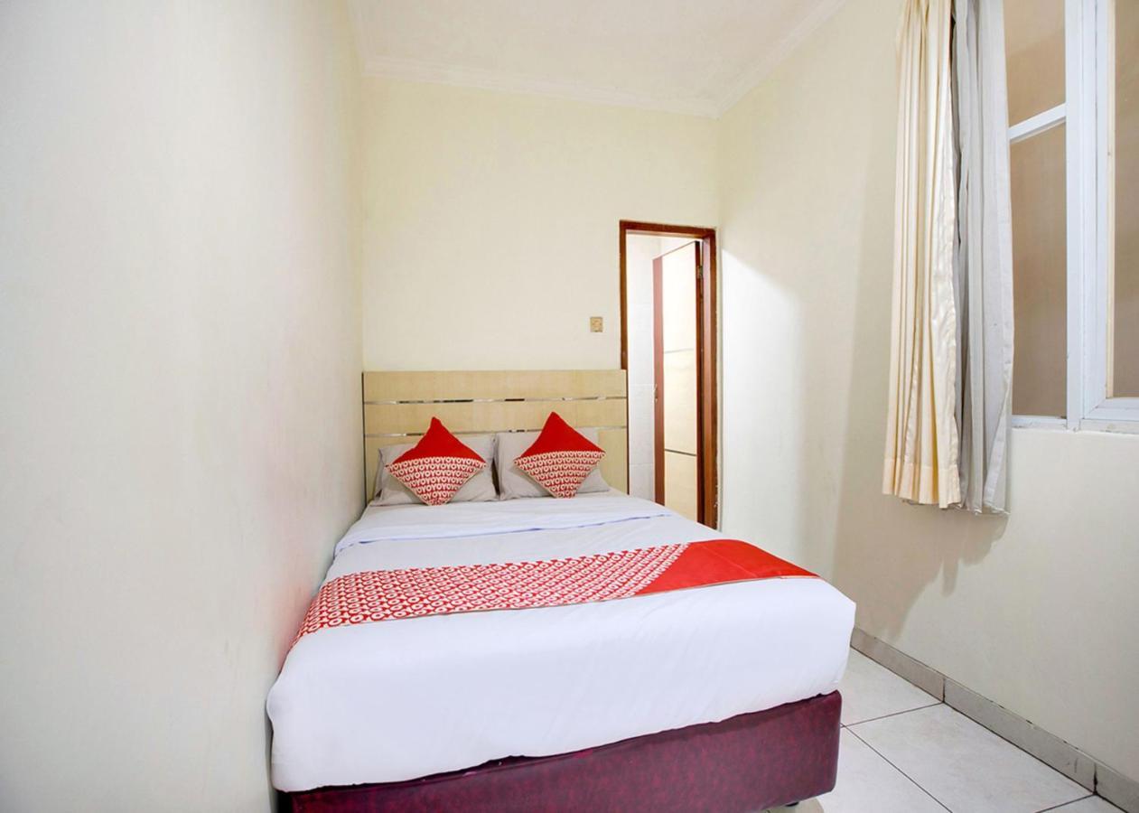 Oyo 2554 Hotel Arimbi Lama Dewi Sartika Bandung Eksteriør billede